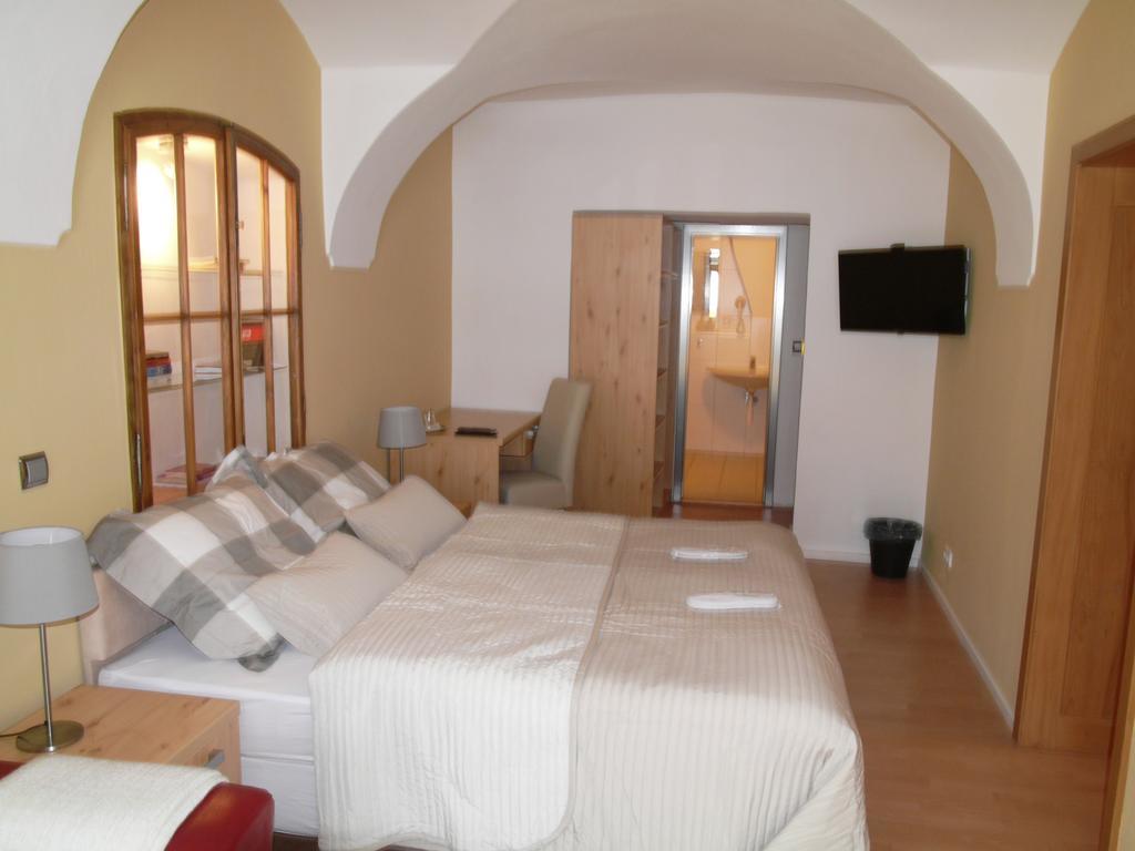 Apartments And Suites Kremnica Habitación foto